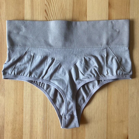 Skinnygirl Smoothers & Shapers Thong - Picture 8 of 9